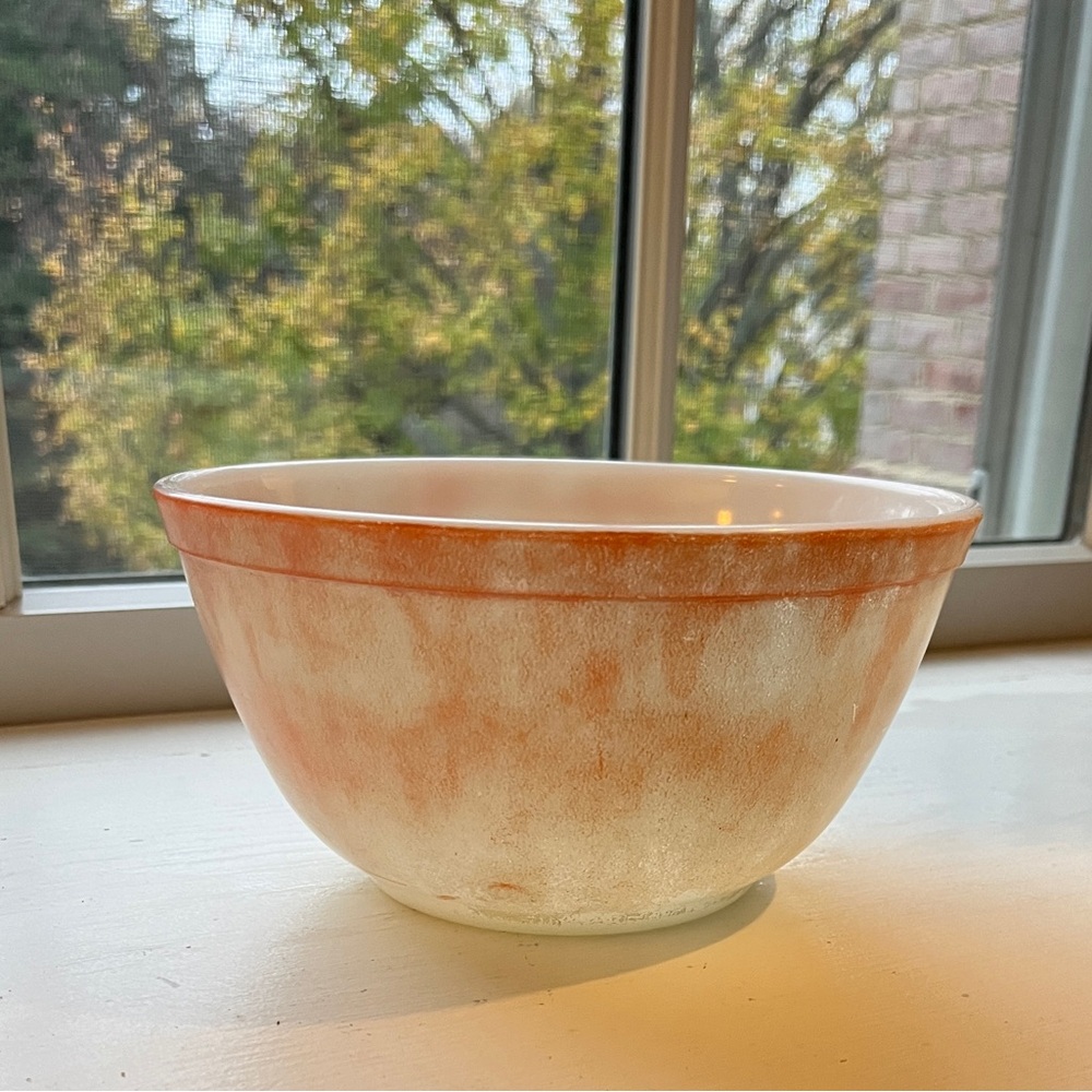 🔥Vintage Pyrex 1 1/2 Qt Mixing Bowl #402 Faded Orange & White